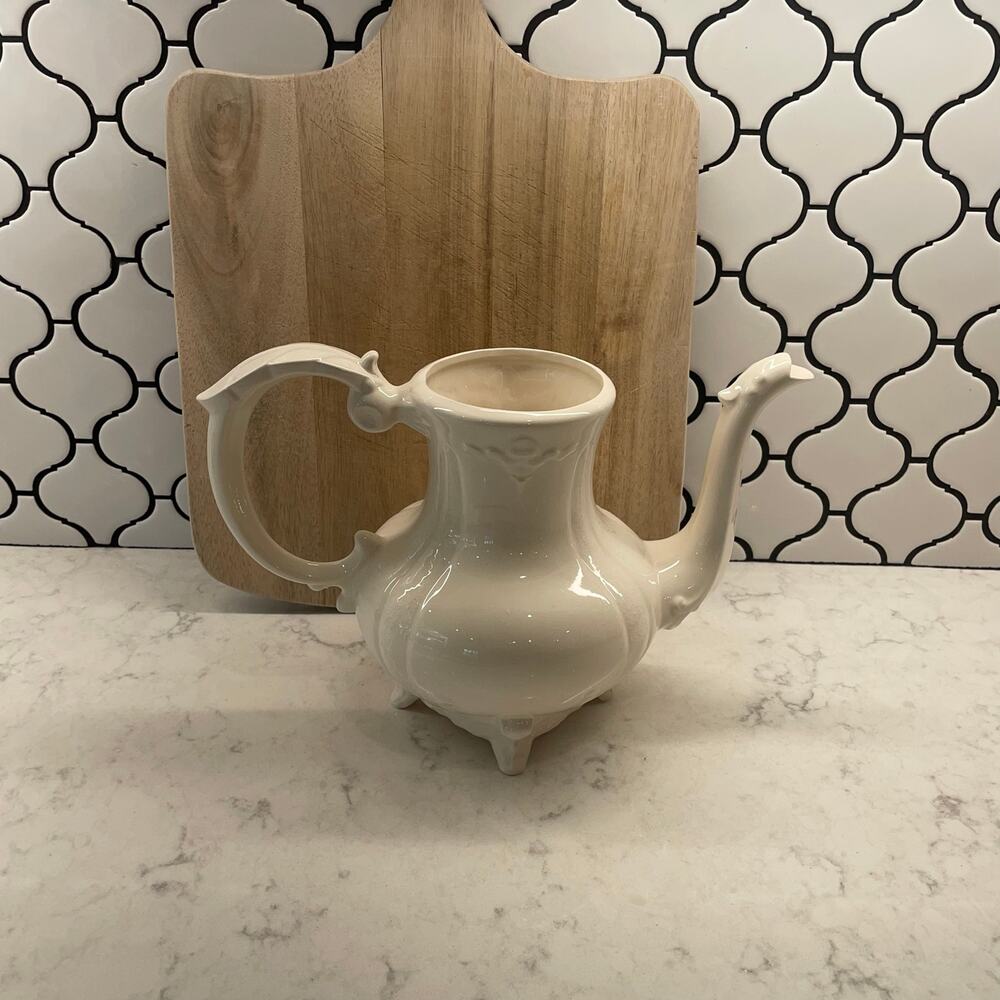 LOMA 1960's Footed Coffee/Hot Cocoa Pot Victorian style ivory white shabby chic - Picture 2 of 9